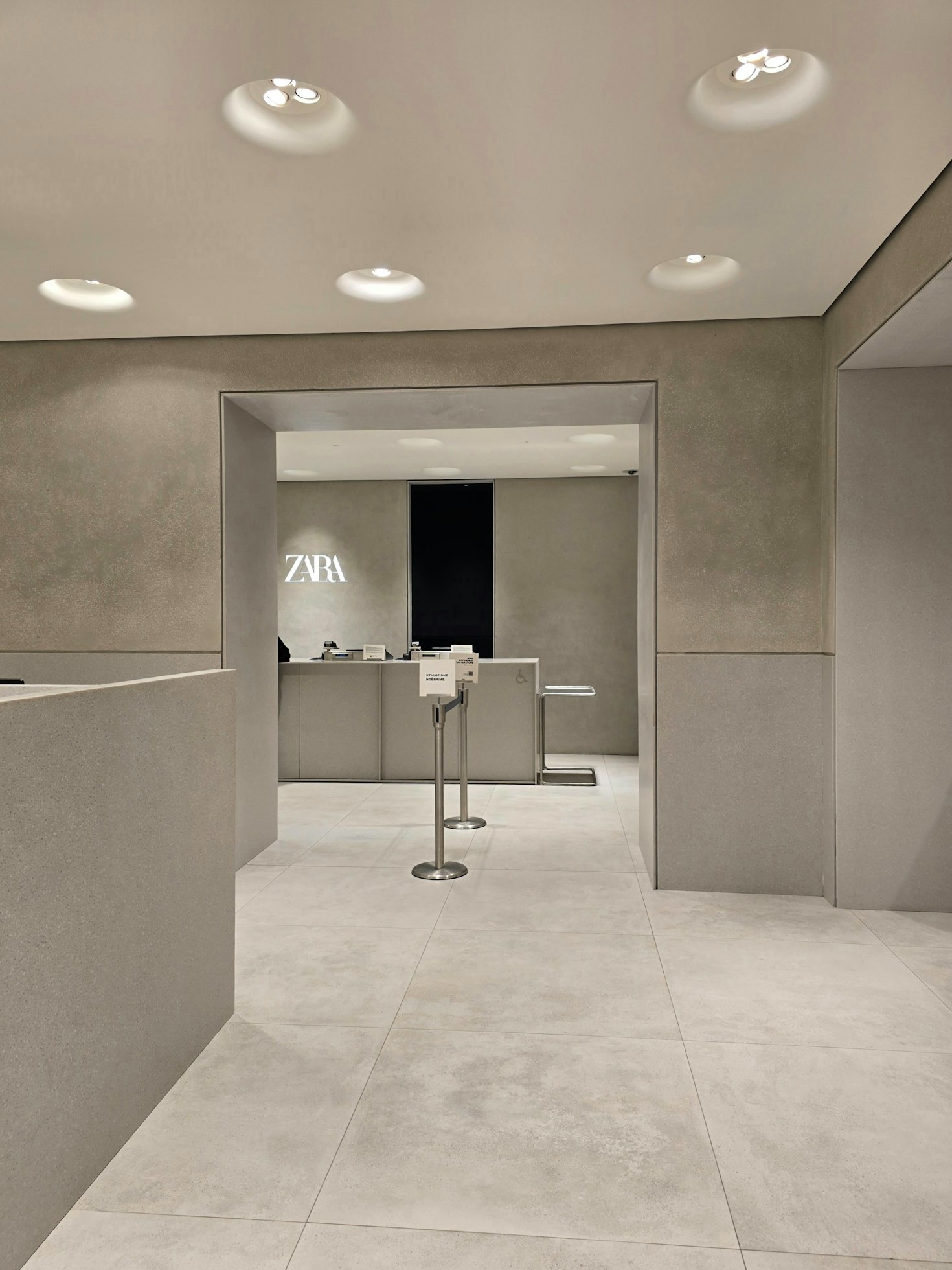 The Art of Sophistication in Online Fashion